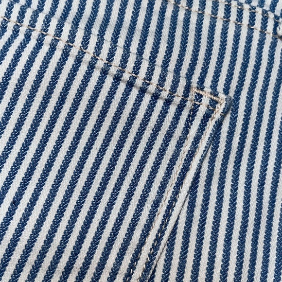 Kids (12) Old Navy Short Blue & White Railroad Striped Shorts - Picture 4 of 11